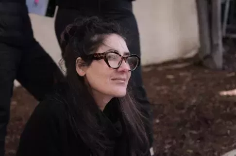 Alicia Coppola hace que Jane Seymour y Zack Barack se pregunten "¿Y tú eres...?".