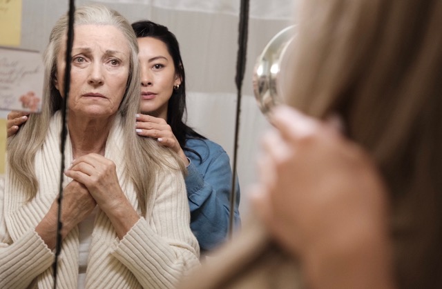 Alicia Coppola hace que Jane Seymour y Zack Barack se pregunten "¿Y tú eres...?".