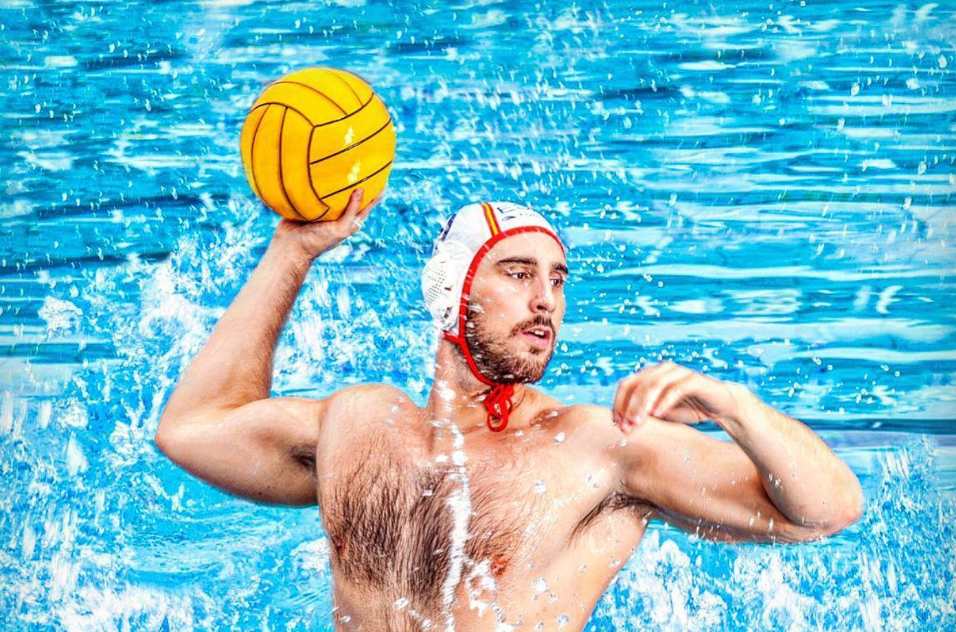 El olímpico Víctor Gutiérrez defiende los derechos de los homosexuales en la piscina y como legislador recién elegido