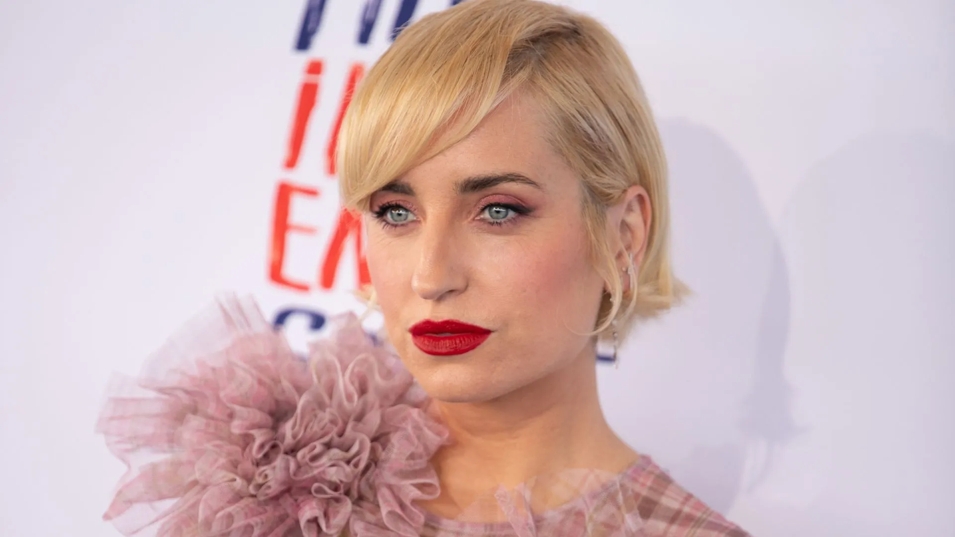 La actriz Zoe Lister-Jones sale del armario en los Independent Spirit Awards