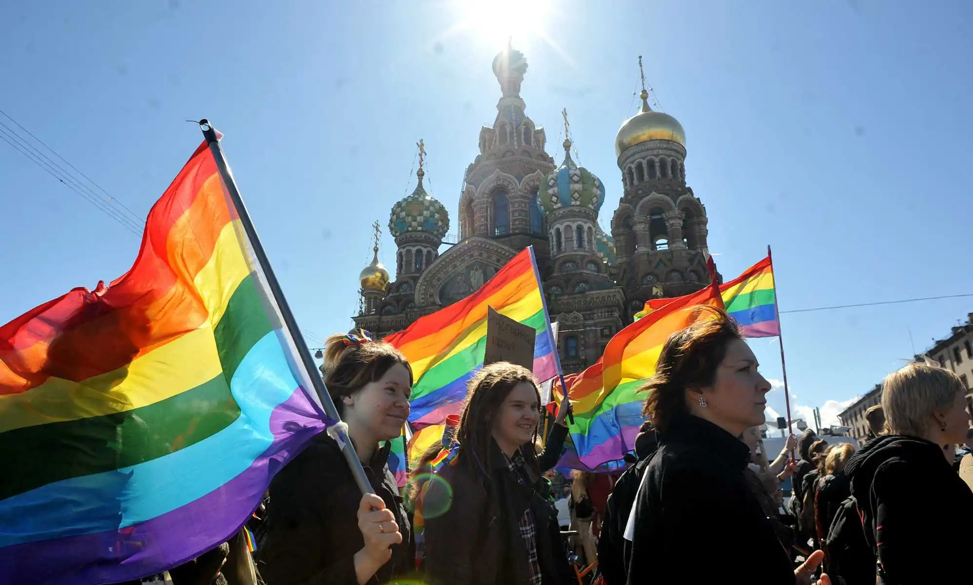 Detenidos dos trabajadores de un bar en el primer caso de "extremismo" LGBTQ en Rusia