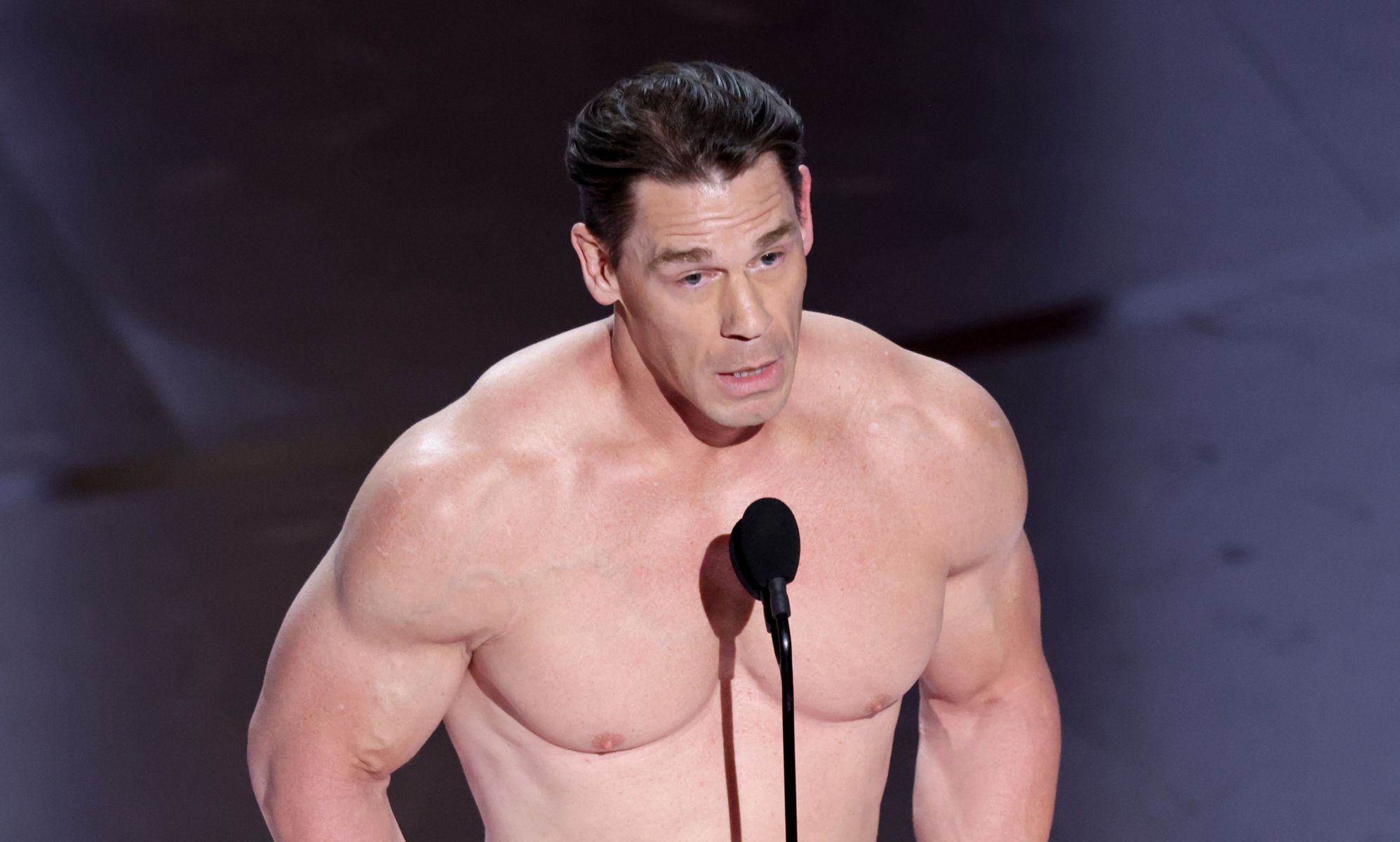 John Cena se desnuda en los Oscar para presentar un premio