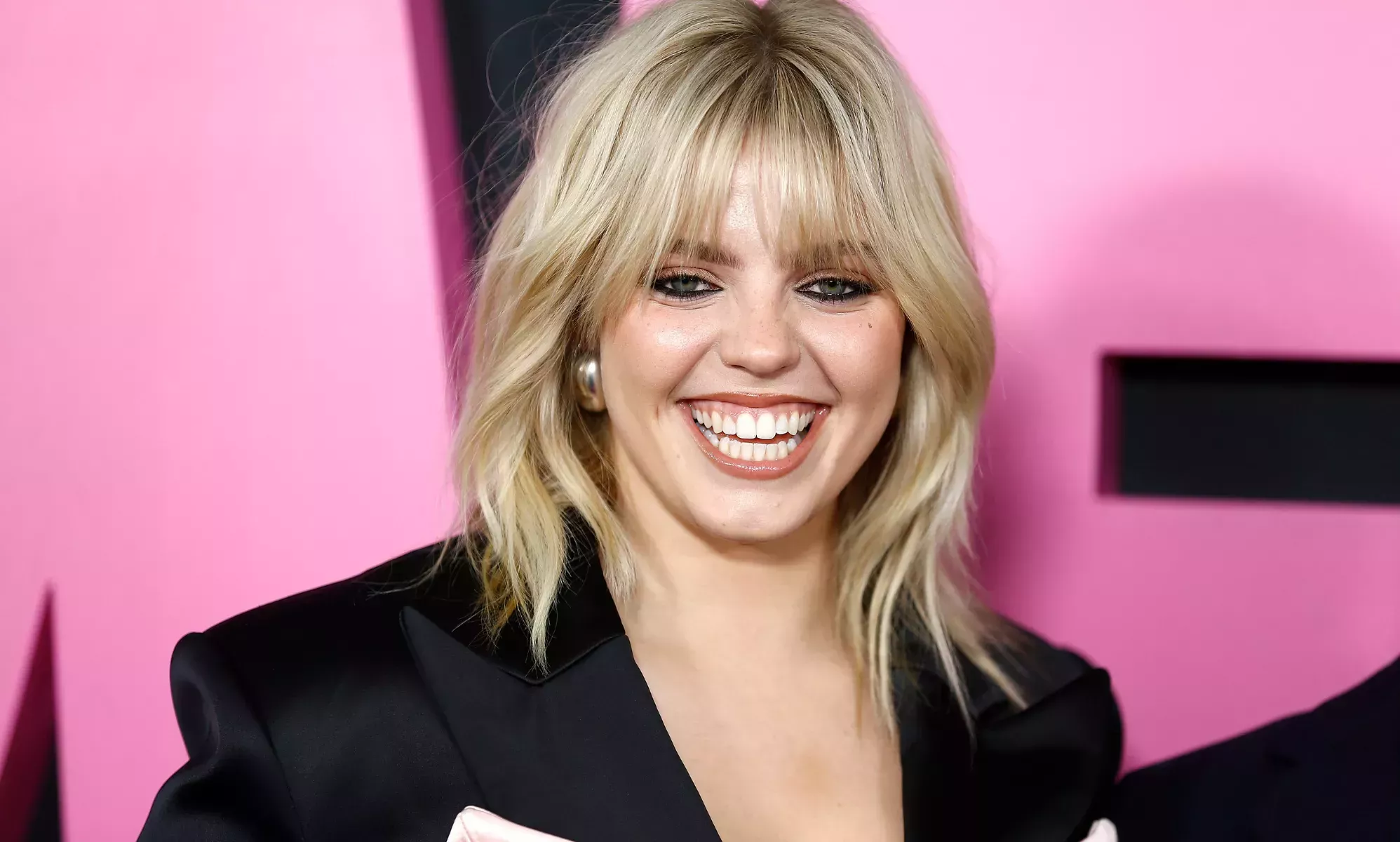 Reneé Rapp dice que Justin Bieber es 'mono' y 'chill' y le recuerda a 'una lesbiana muy sexy'