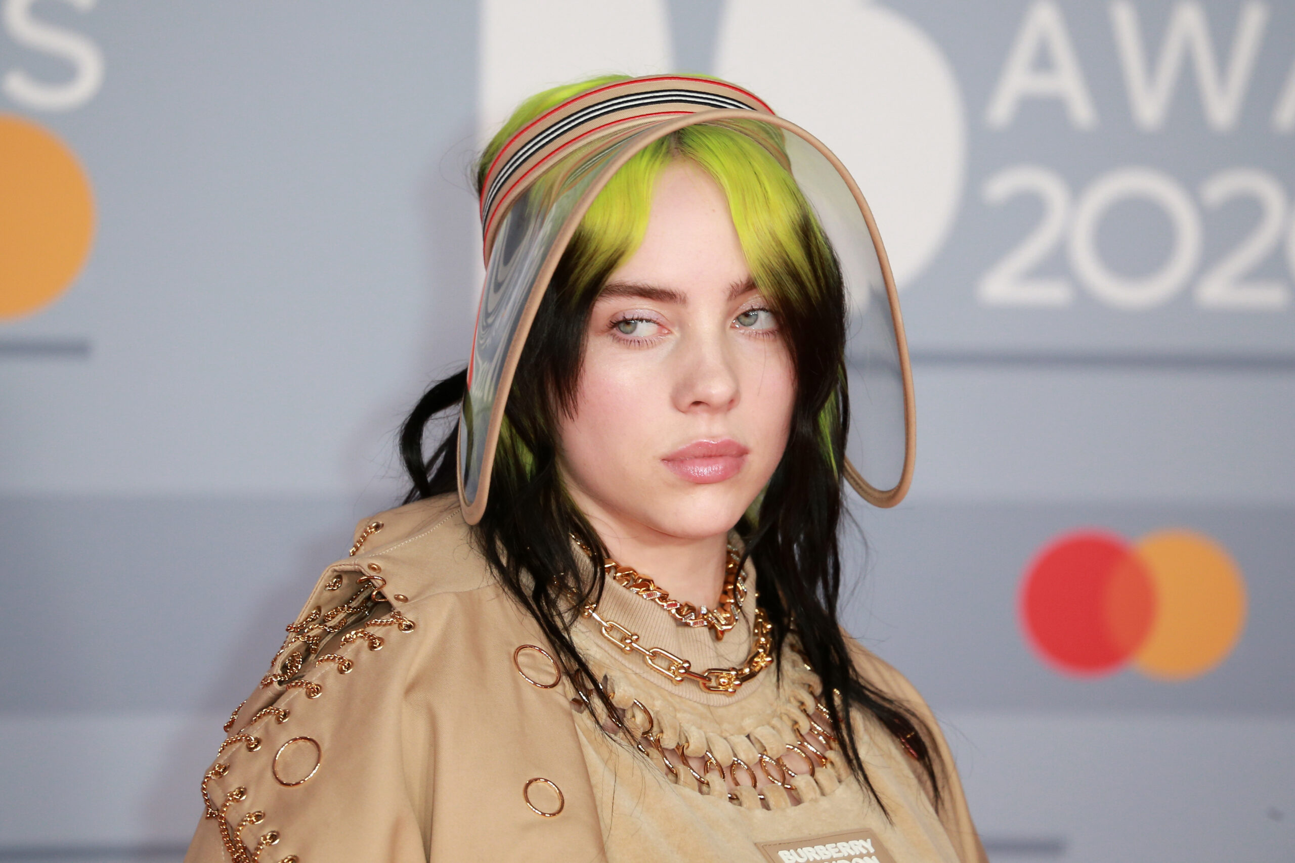 Billie Eilish habla de su sexualidad: "Quería mi cara en una v***na"