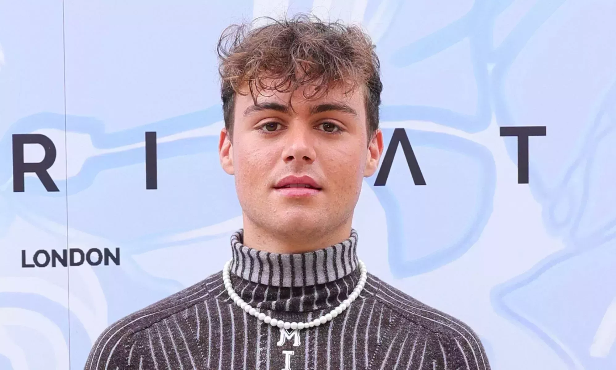 Bradley Riches, de Heartstopper, responde a los trolls que afirman que no es autista