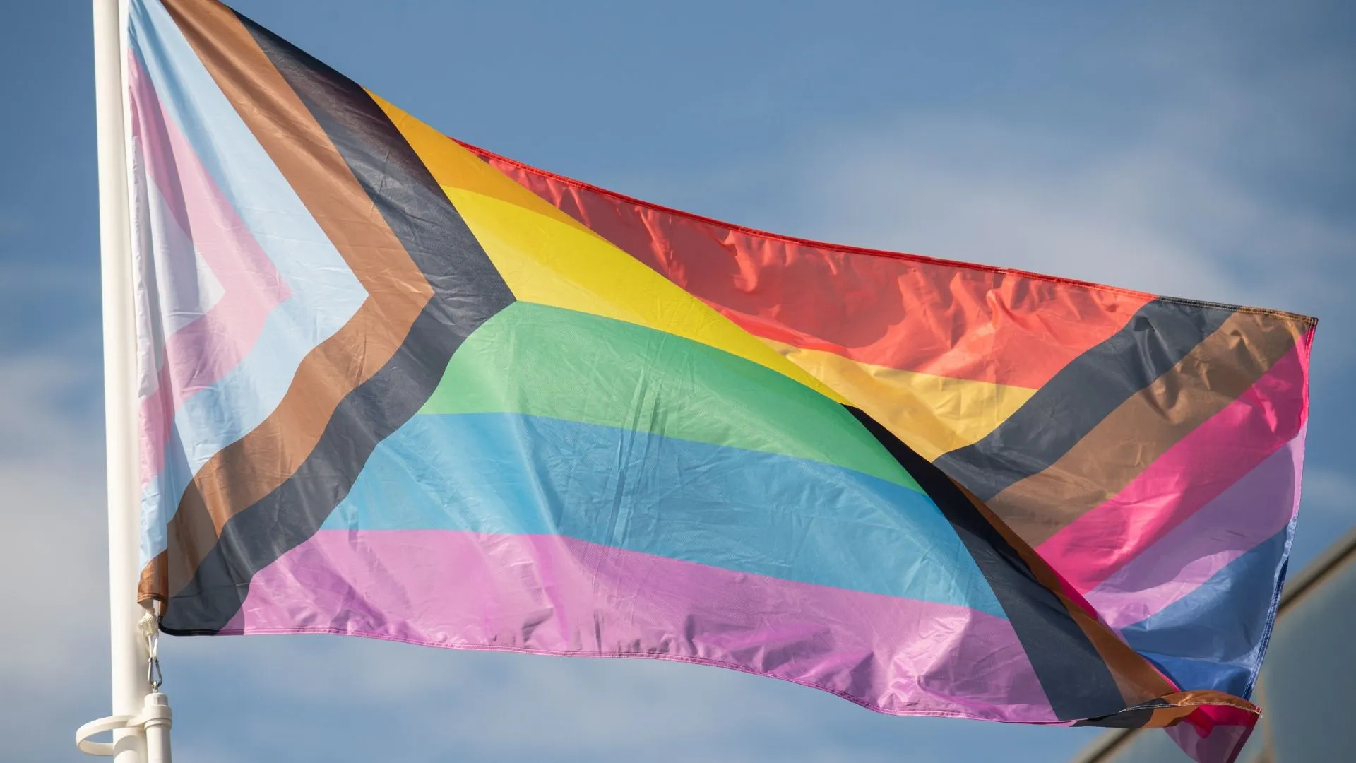 La bandera inclusiva del Orgullo Progresista enloquece a la gente