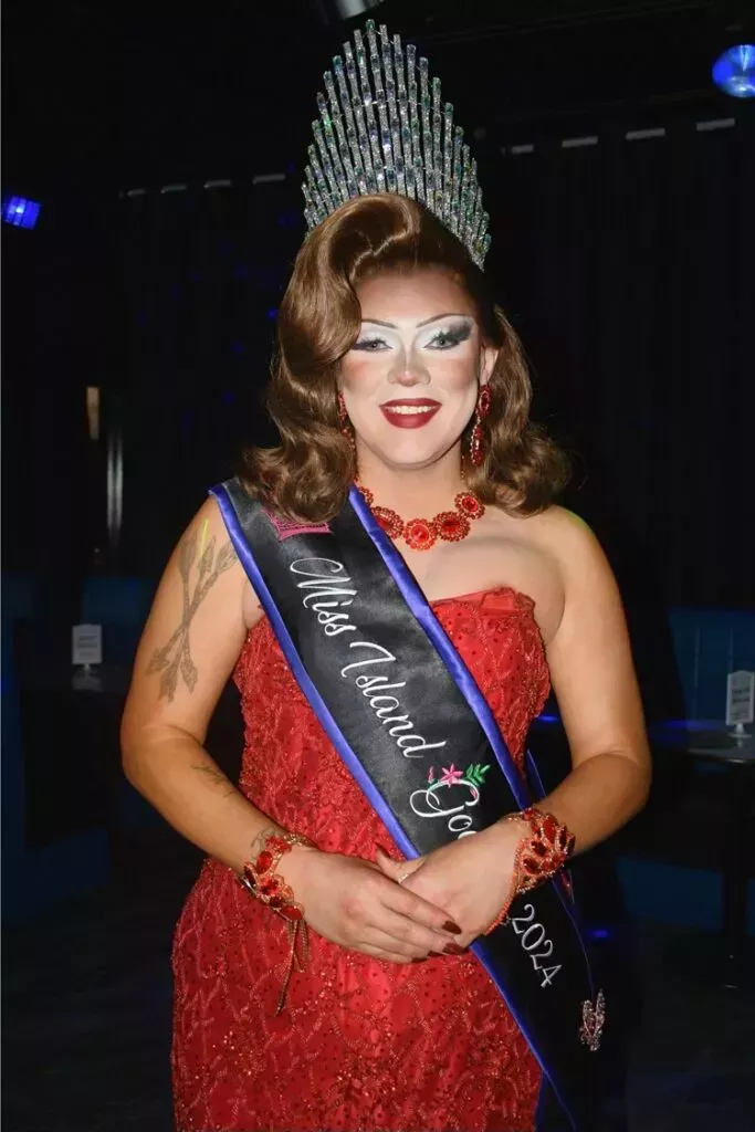  Serena Spellman coronada Miss Diosa de las Islas 2024 en una gala espectacular
