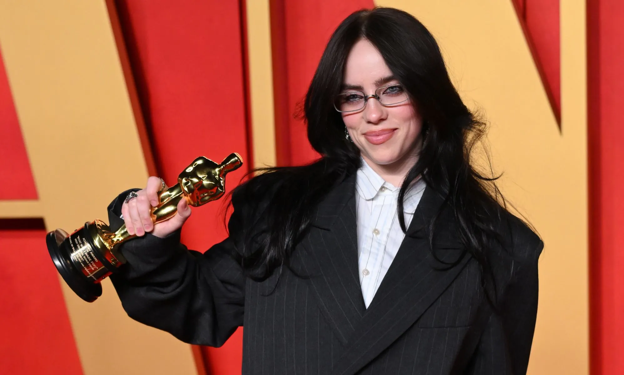 Umm, ¿por qué Billie Eilish acaba de añadir a todo el mundo a sus mejores amigos en Instagram?
