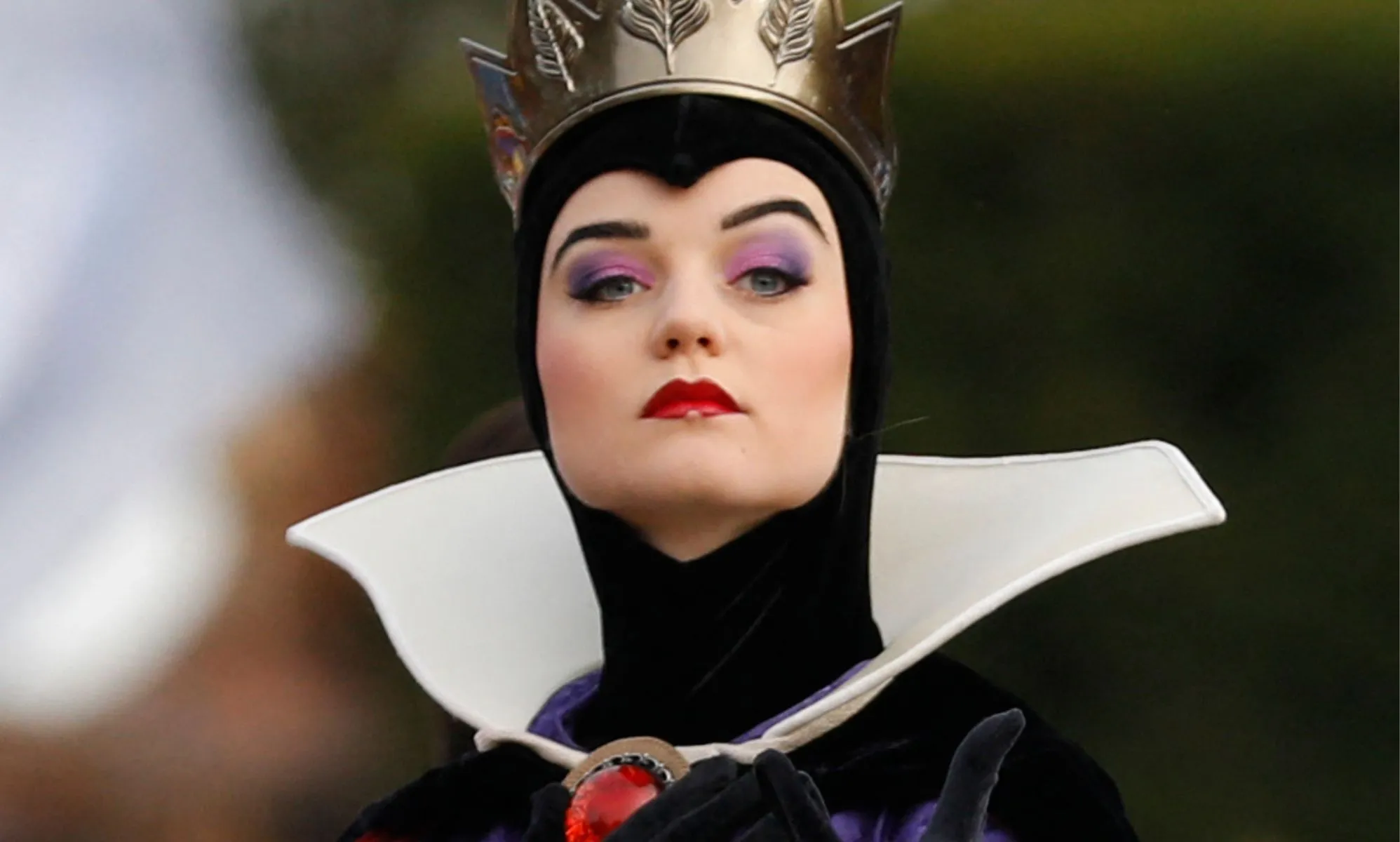 Visitantes furiosos de Disney World se quejan de que la Reina Malvada es "masculina"