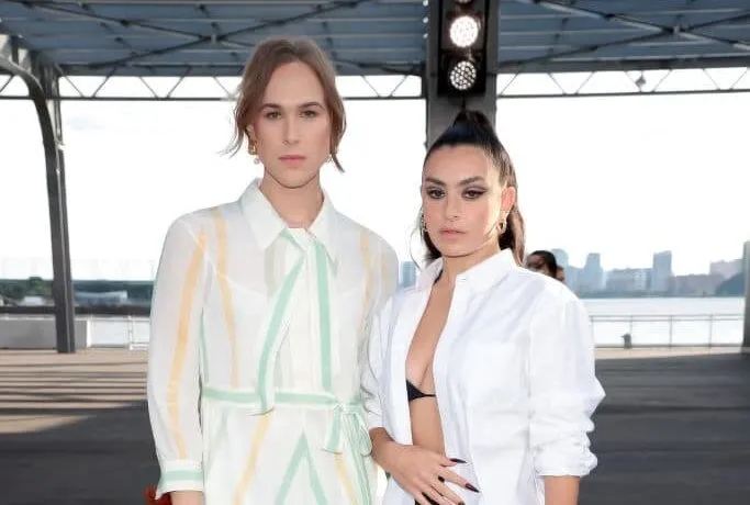 La actriz de 13 Reasons Why Tommy Dorfman anuncia boda secreta con su mejor amigo: 'Ha sido perfecto'