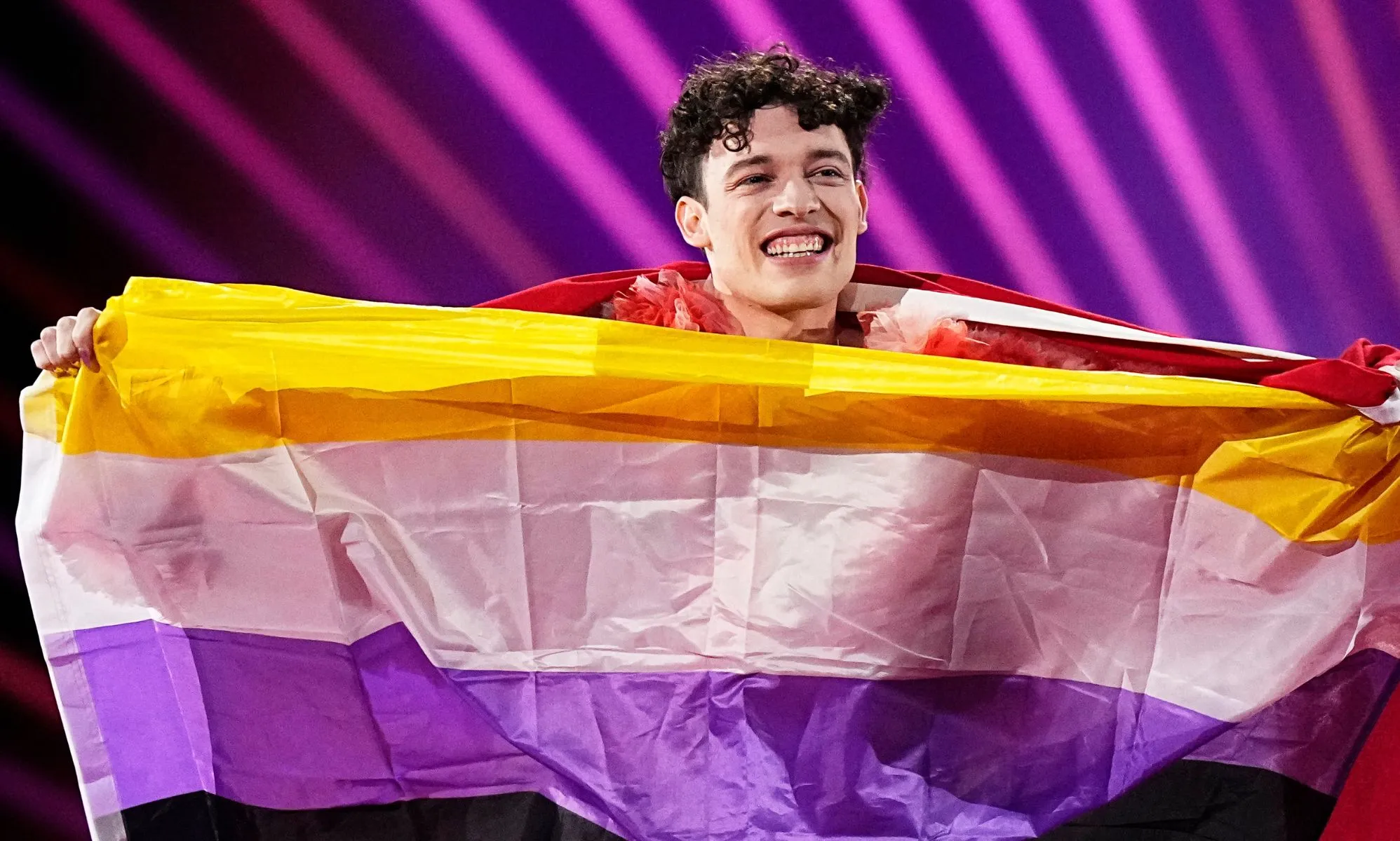 Nemo, ganador de Eurovisión, dice que la bandera no binaria no estaba permitida en la arena