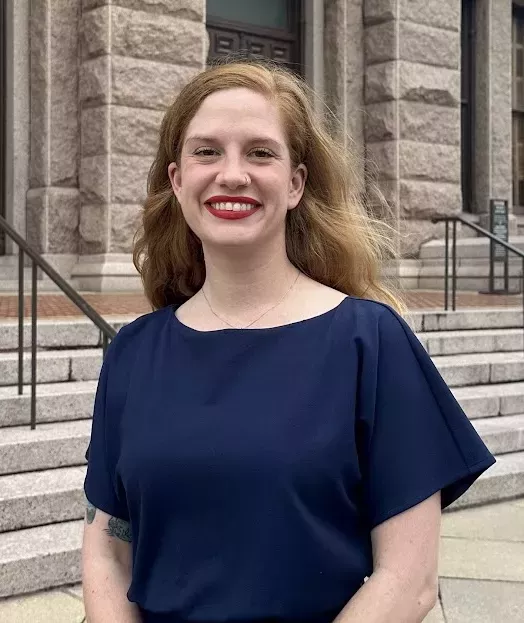  Victoria histórica: Molly Cook se convierte en la primera senadora abiertamente LGBTQ+ de Texas