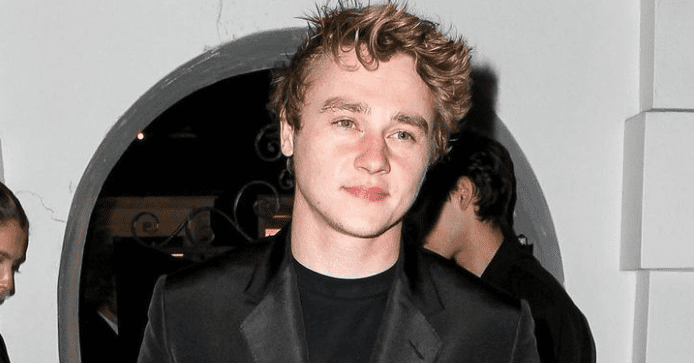 Ben Hardy se sincera sobre las escenas de sexo de "Unicorns" y el desnudo integral