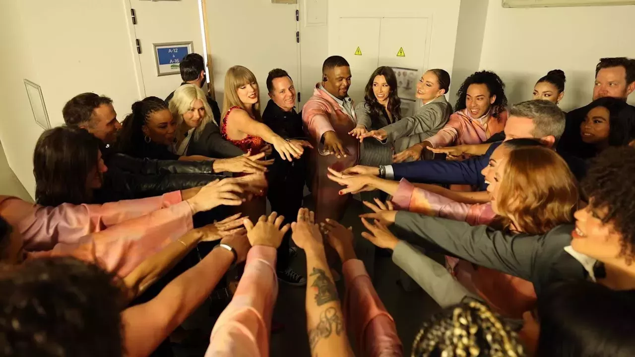 Kameron Saunders, bailarín del Eras Tour, protagoniza el vídeo de