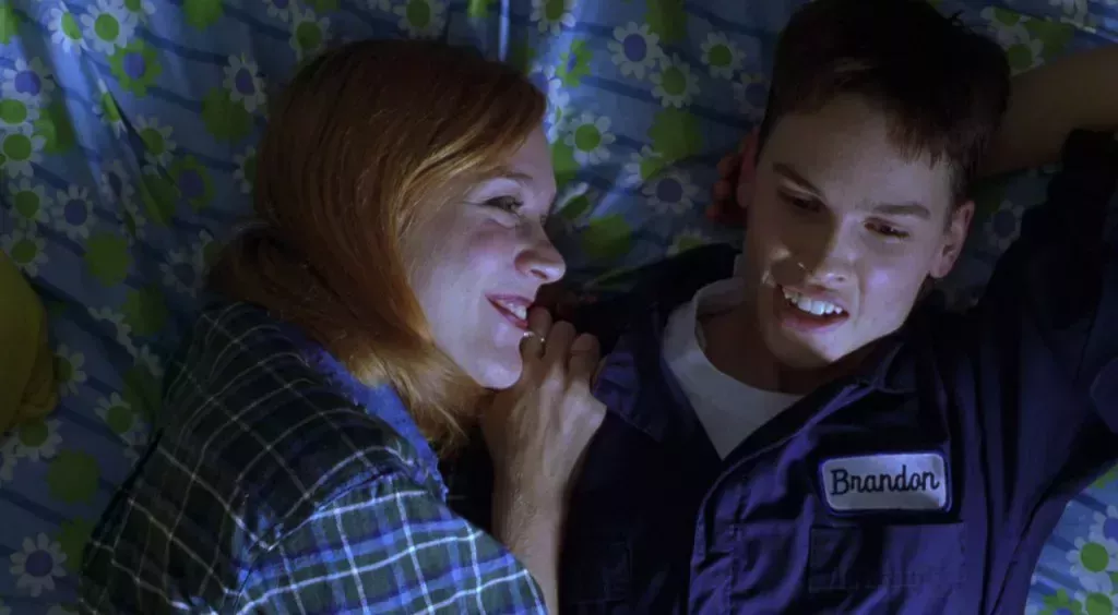 Chlo&euml; Sevigny and Hilary Swank in Boys Don't Cry lying togehter in bed.