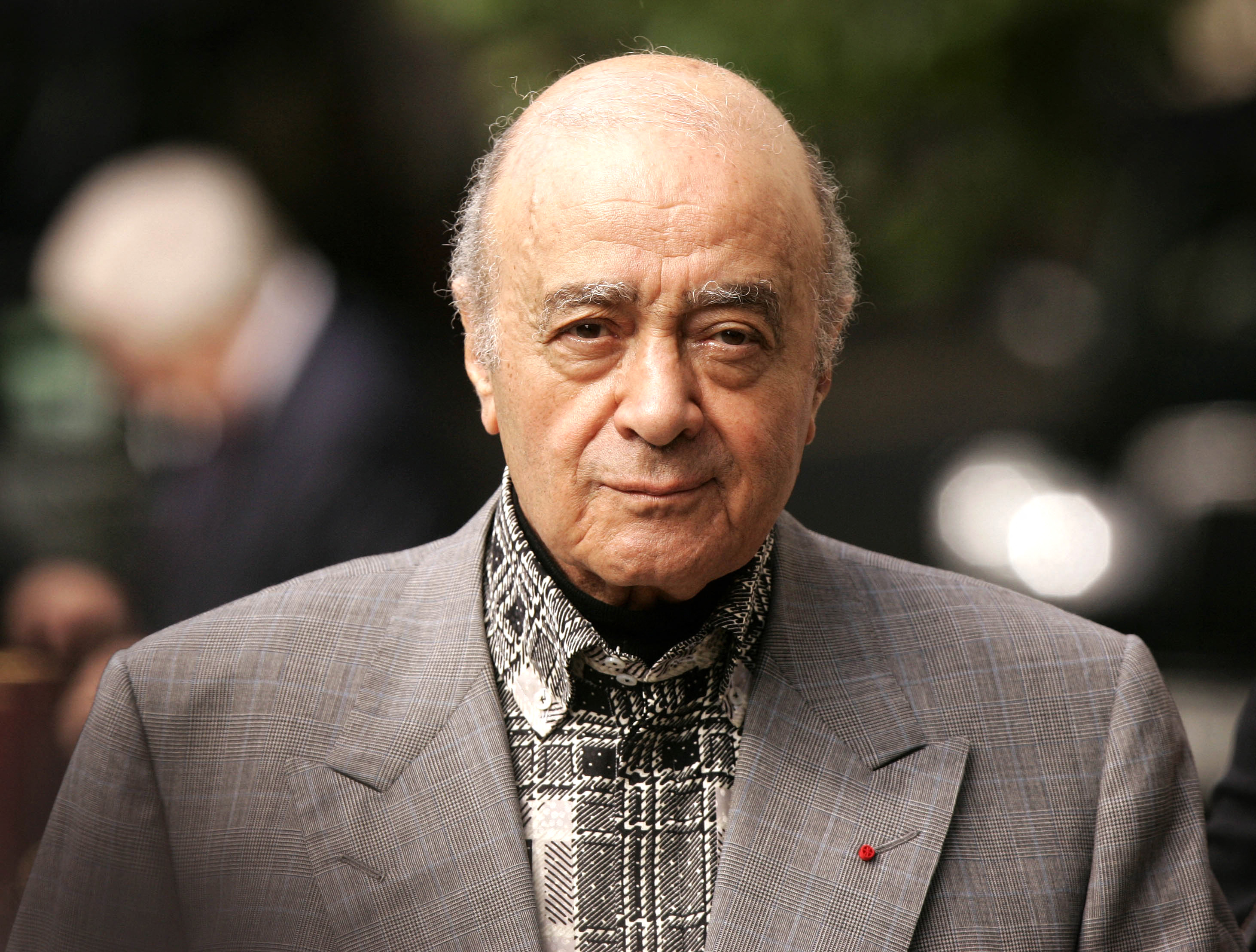 Mohamed Al-Fayed, cuyo hijo murió con la princesa Diana, acusado de múltiples violaciones
