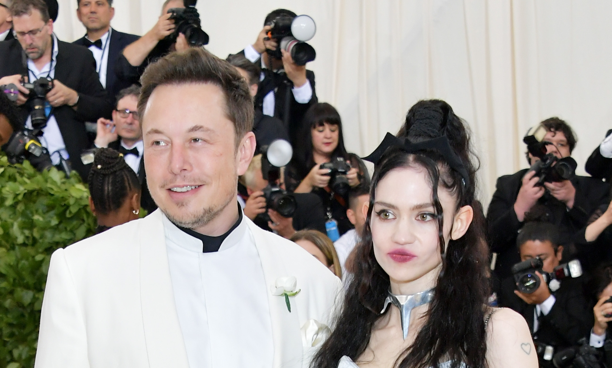 Grimes, la ex de Elon Musk, desata la polémica al decir que se volvió "mucho menos gay" tras el embarazo