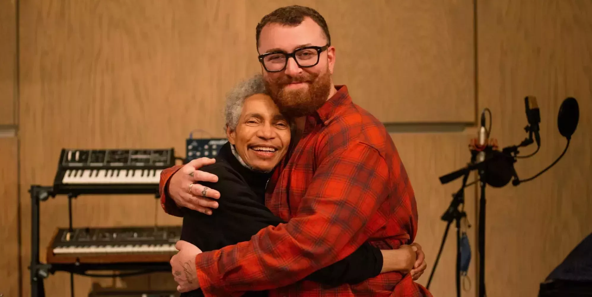 Sam Smith lanza una emotiva canci&oacute;n con la legendaria cantante trans Beverly Glenn-Copeland
