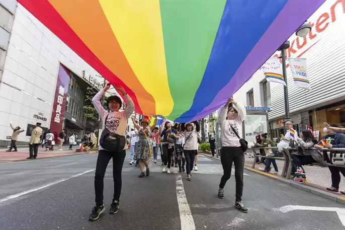 Japón da un paso hacia la igualdad: el tribunal superior declara inconstitucional el veto al matrimonio homosexual