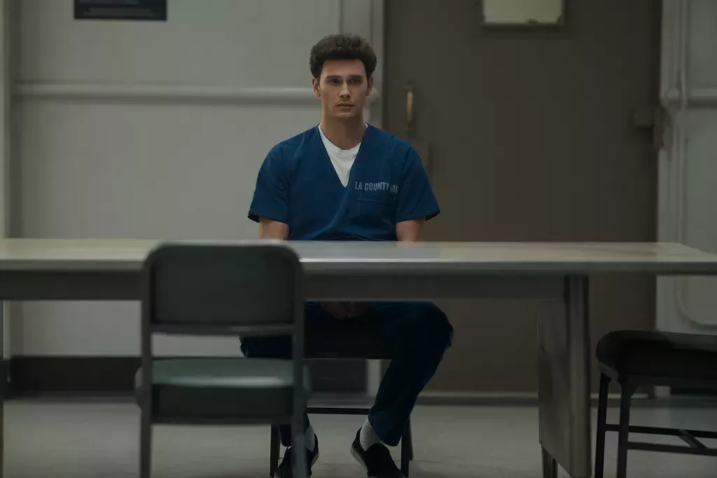 Cooper Koch como Erik Menendez en Monsters.