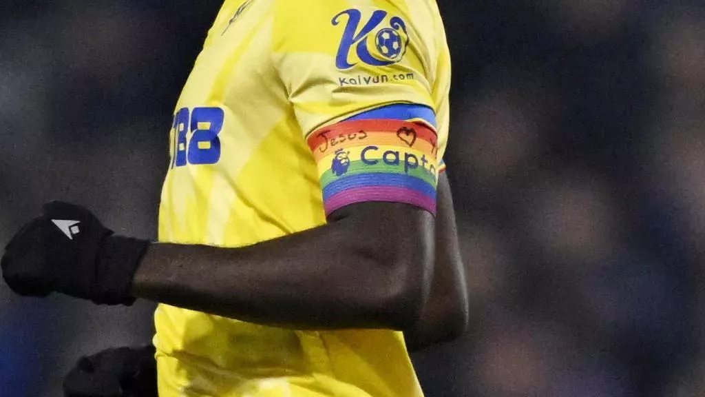 La reivindicación LGTB+ de la Premier League suma nuevos oponentes: brazaletes pintados, negativas y cambios de planes