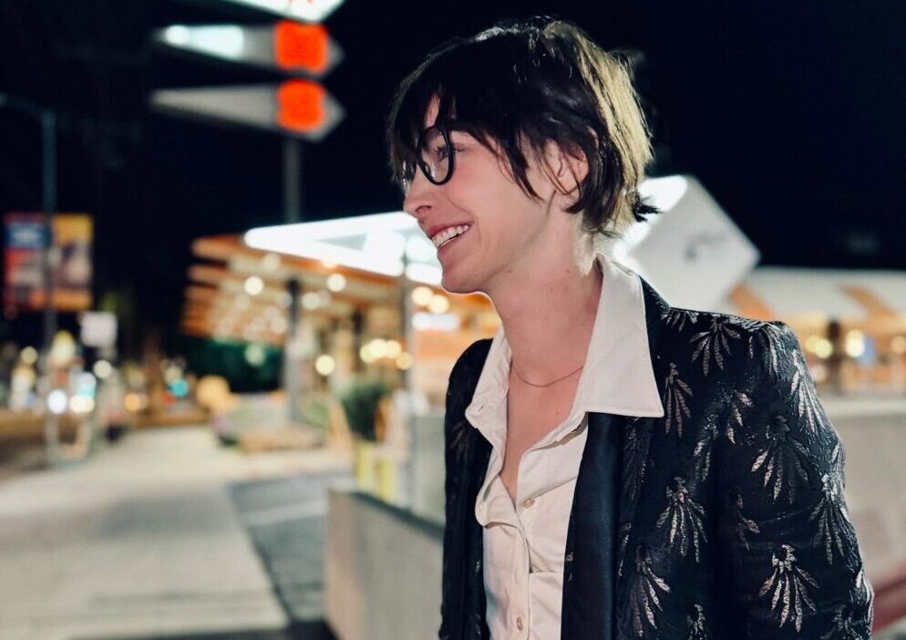 La estrella de Oppenheimer se declara no binaria