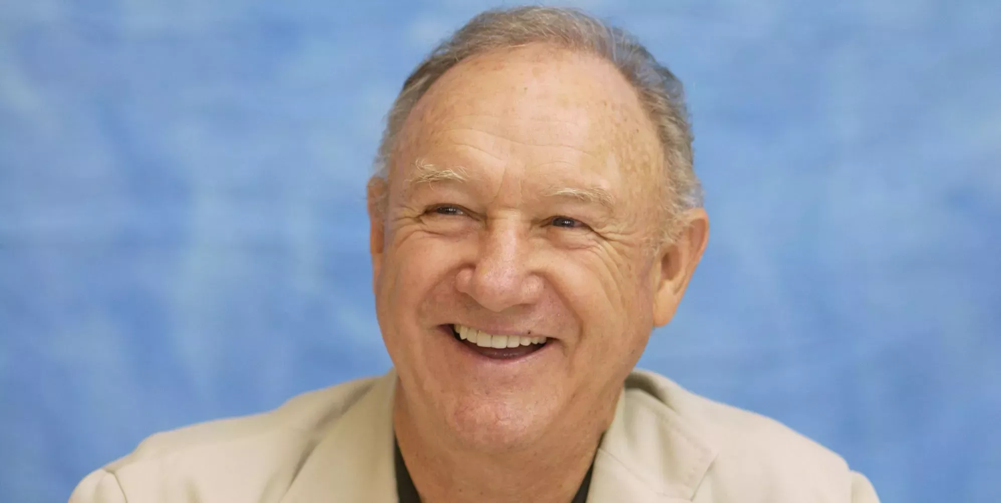 Gene Hackman, estrella del icónico filme gay The Birdcage, encontrado muerto junto a su esposa Betsy Arakawa