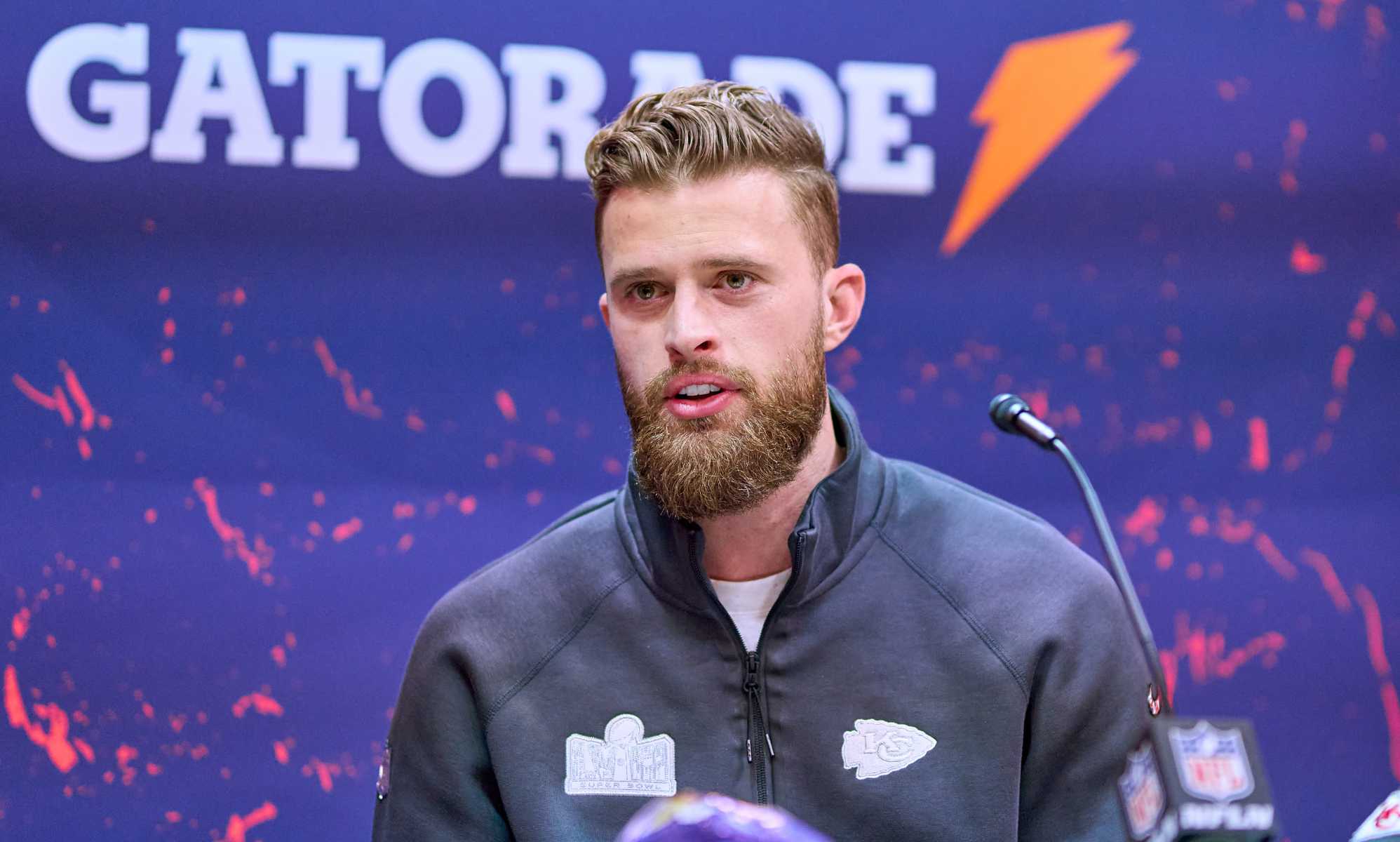 Harrison Butker evita incómodamente responder pregunta sobre lo que piensa de los gays