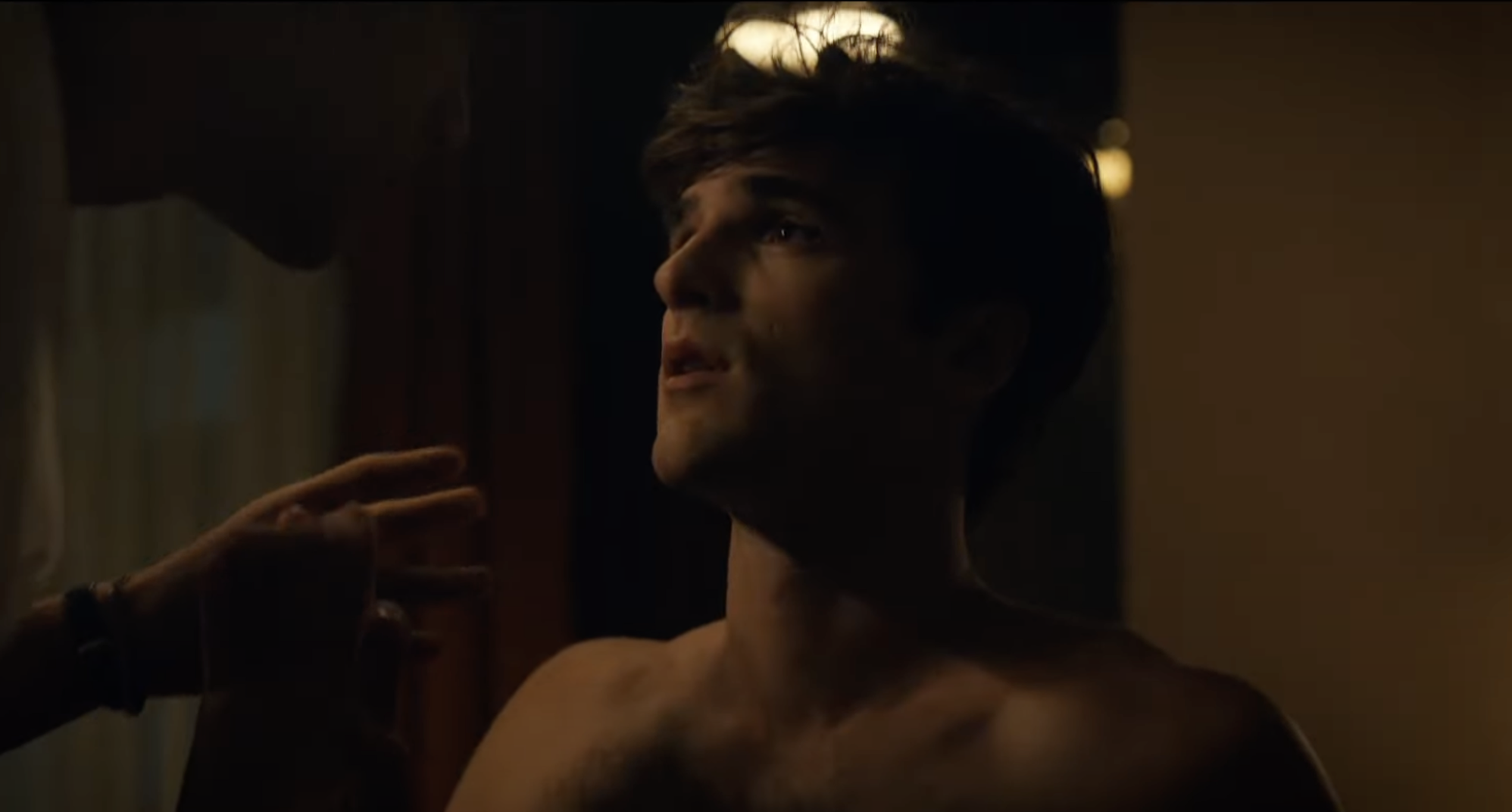 Jacob Elordi inicia un romance queer ilícito en el tráiler de On Swift Horses