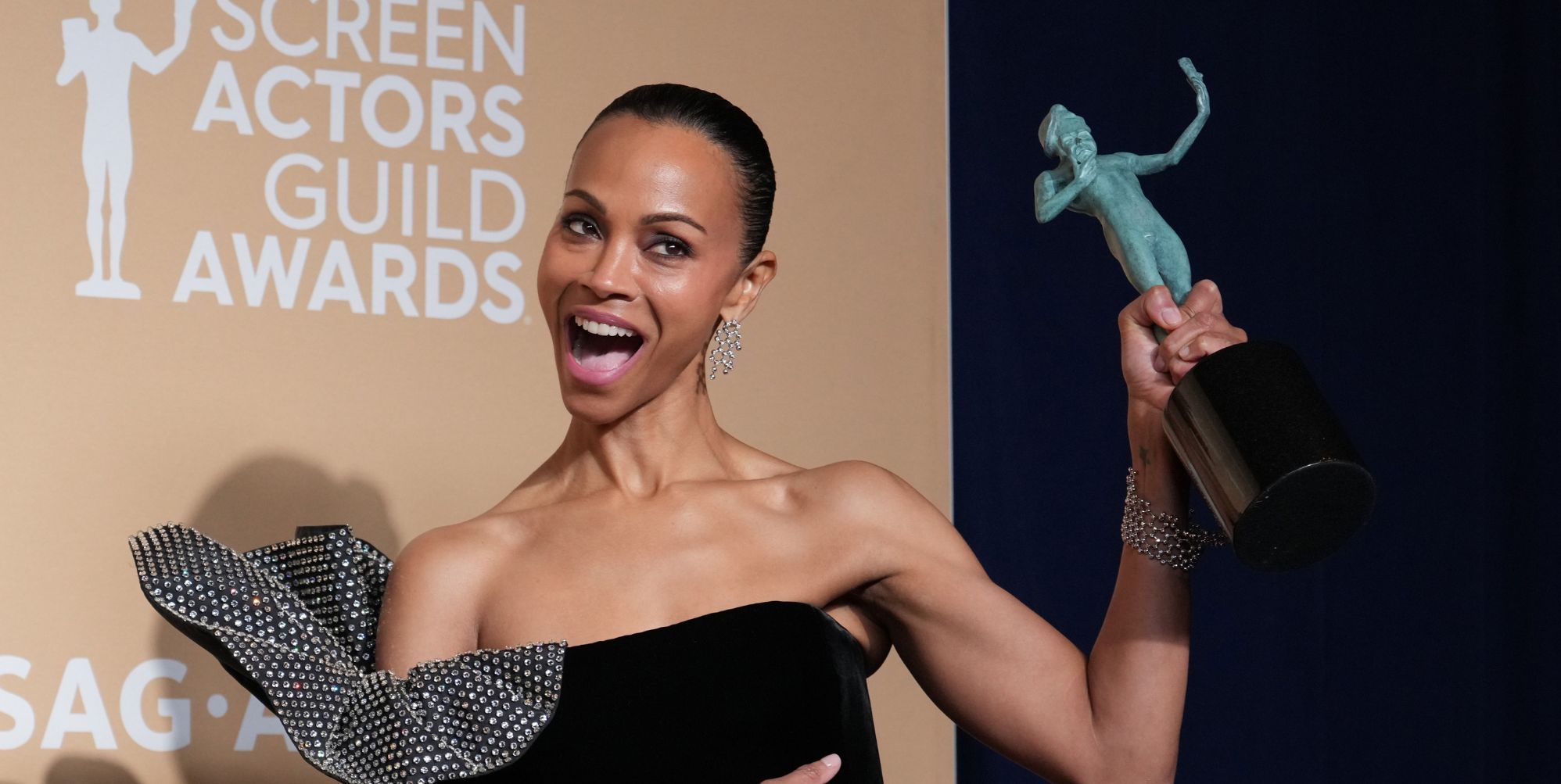 Zoë Saldaña agradece a los SAG Awards por no &#8216;juzgar&#8217; a los actores en el uso de pronombres