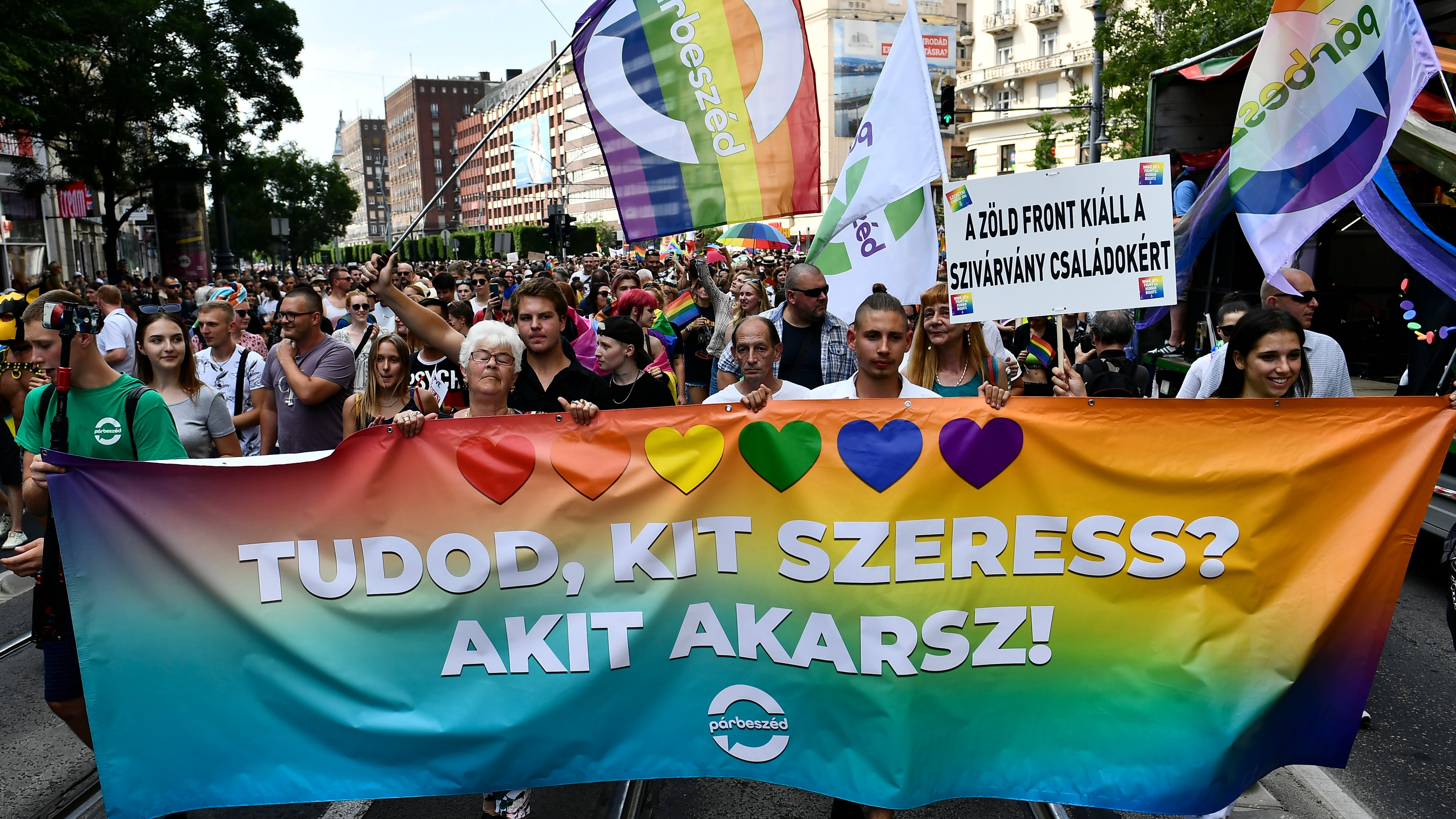 Orbán prohíbe por ley la marcha del Orgullo LGTBI en Hungría