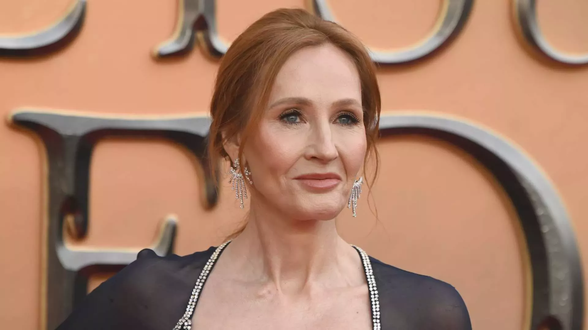 JK Rowling criticada por comentarios sobre la asexualidad: 'Feliz D&iacute;a Internacional de la Falsa Oposici&oacute;n'