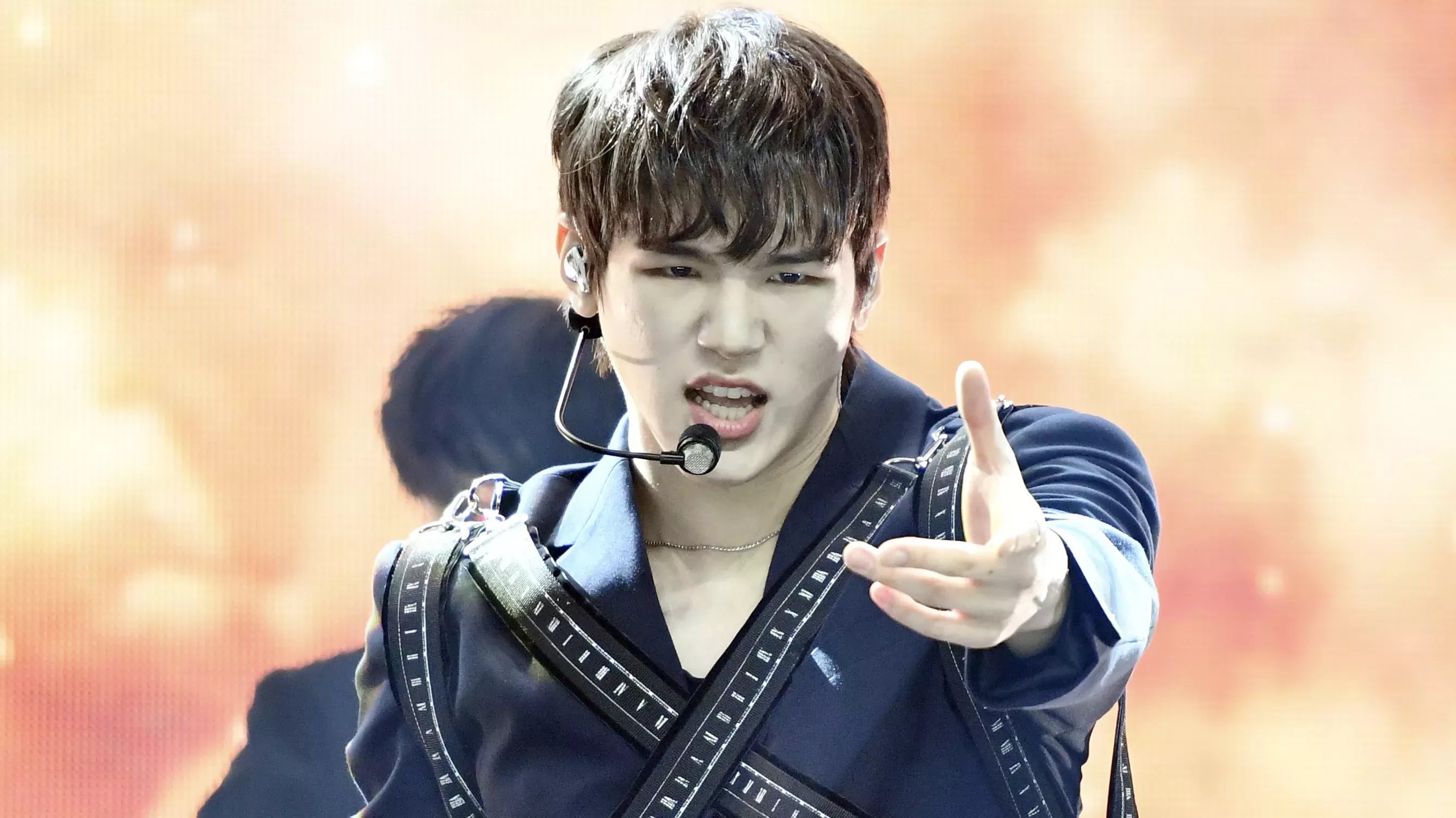 La estrella del K-pop Bain se declara en vivo en el escenario: 'Orgulloso de ser parte de la comunidad LGBT'