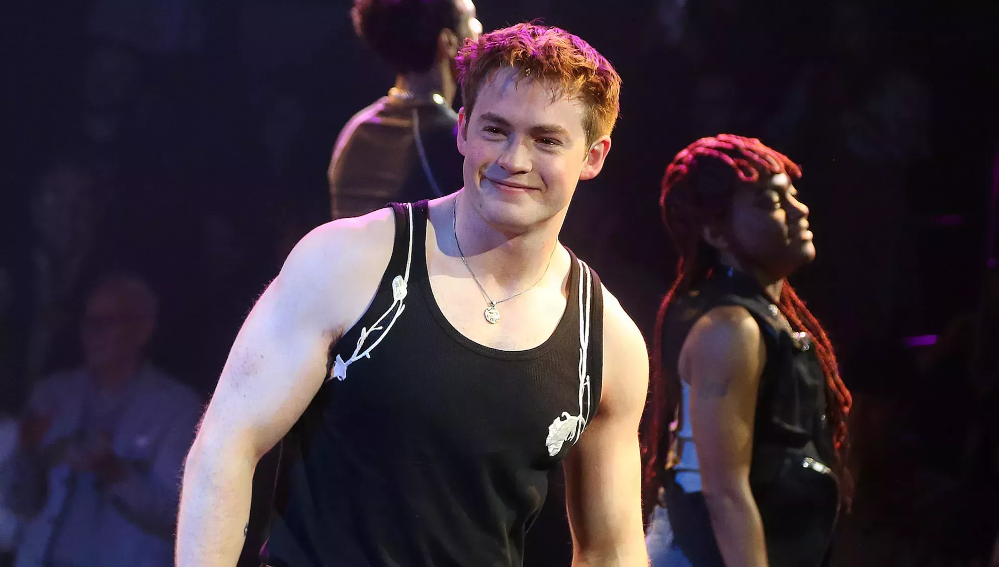 Kit Connor 'molesto' por la audiencia que toma imágenes 'sórdidas' de él sin camiseta en Romeo y Julieta