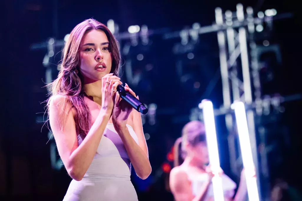Madison Beer anuncia fechas de su gira mundial 2024 y detalles de boletos.