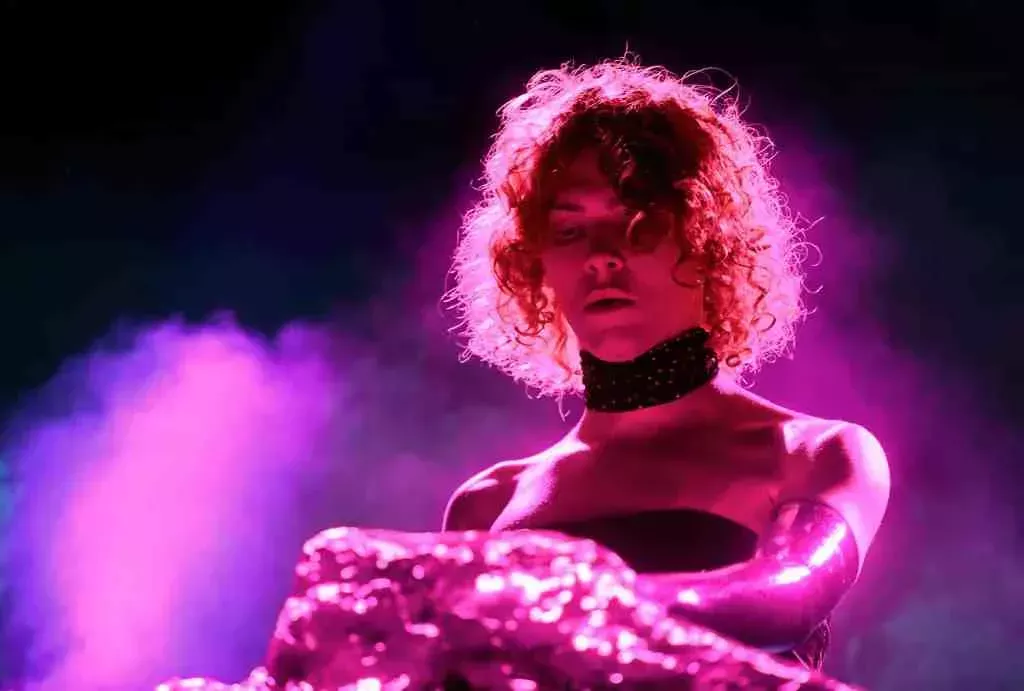 SOPHIE se presenta en Mojave Tent durante el festival Coachella Valley Music And Arts Festival 2019.