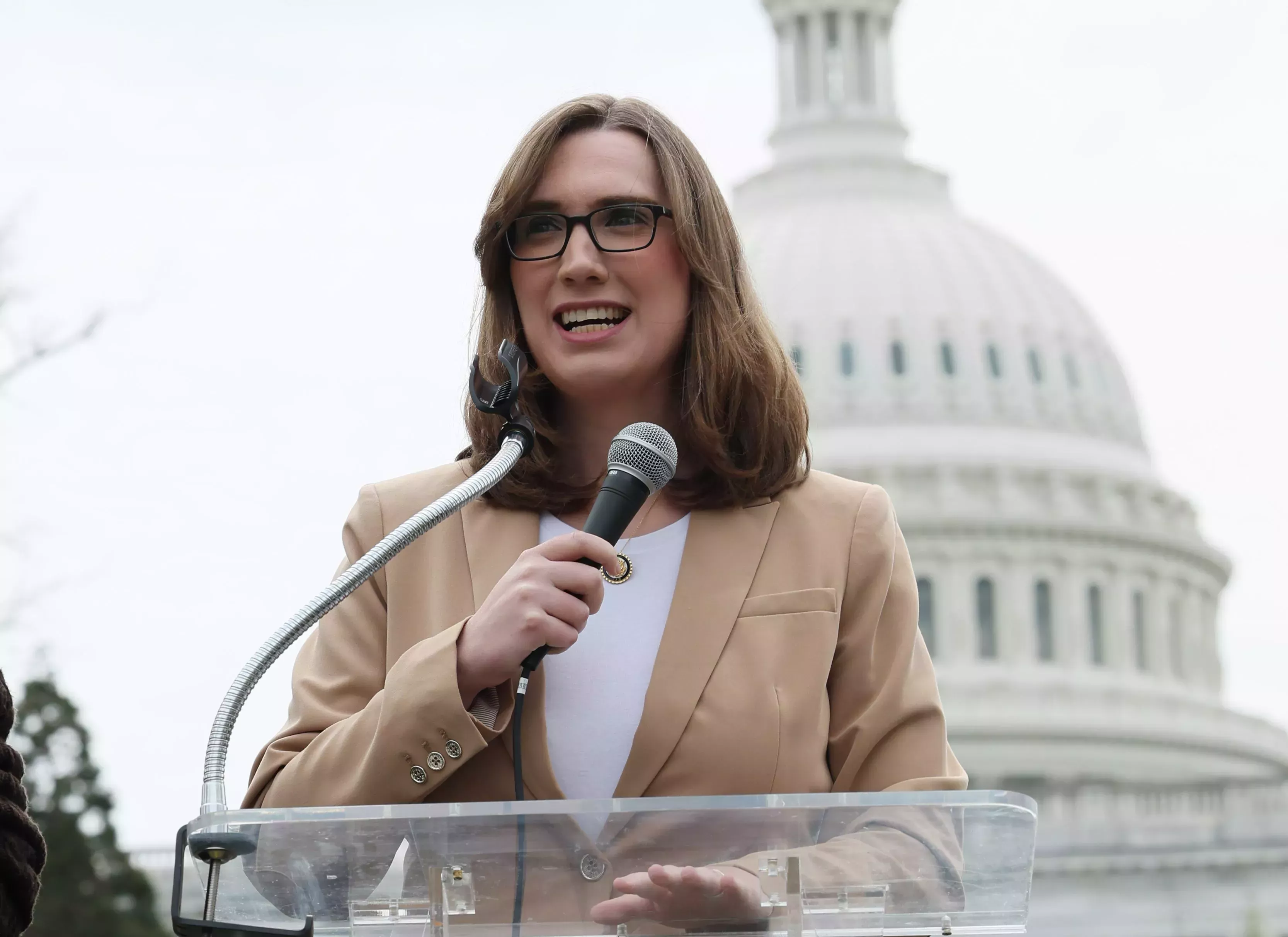 La congresista trans Sarah McBride dice que los republicanos tratan la política como ‘un programa de Bravo TV’