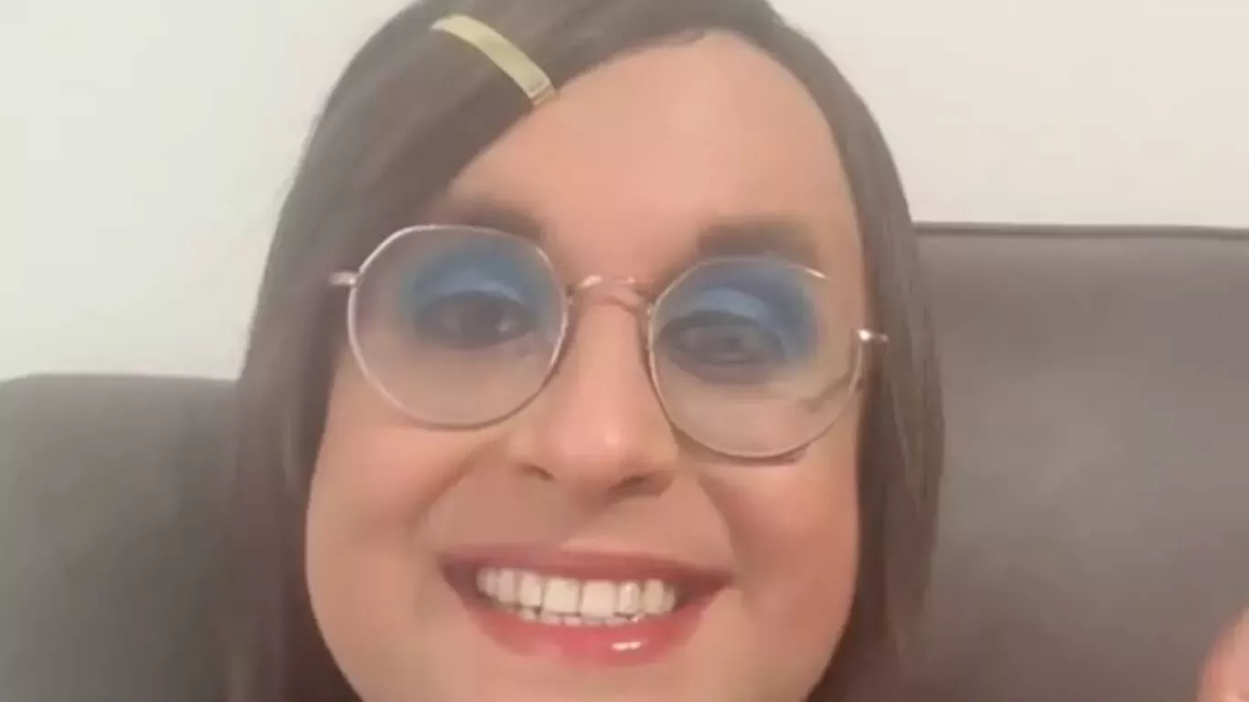 Maestra trans renuncia tras video viral compartido por Libs of TikTok