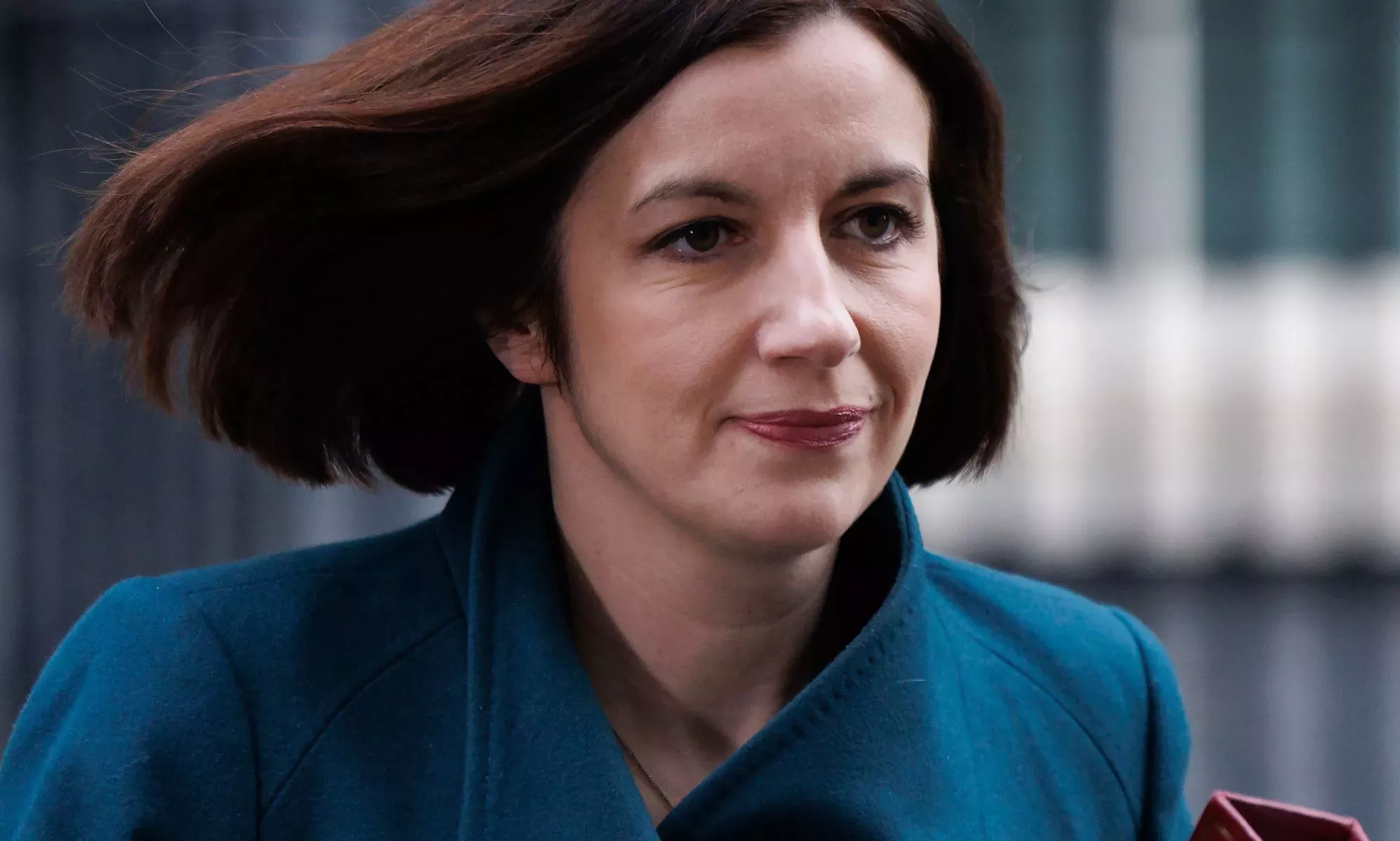 Las mujeres trans deben usar inodoros según su 'sexo biológico', dice ministra de igualdad