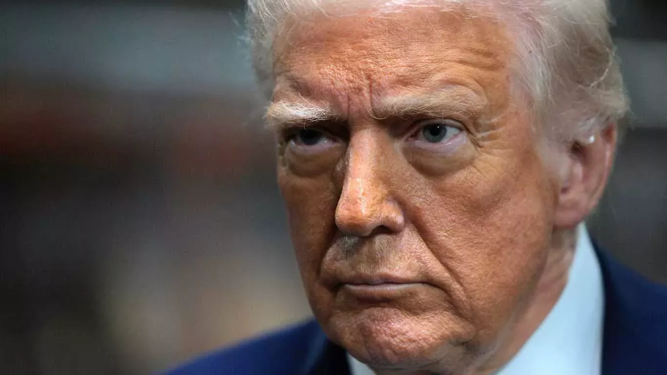 Trump tiene la aprobación más baja en 100 días de cualquier presidente en los últimos 80 años