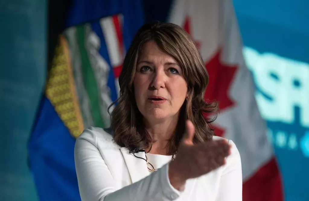 Danielle Smith promete referéndum sobre la separación de Alberta si se reúnen las firmas necesarias