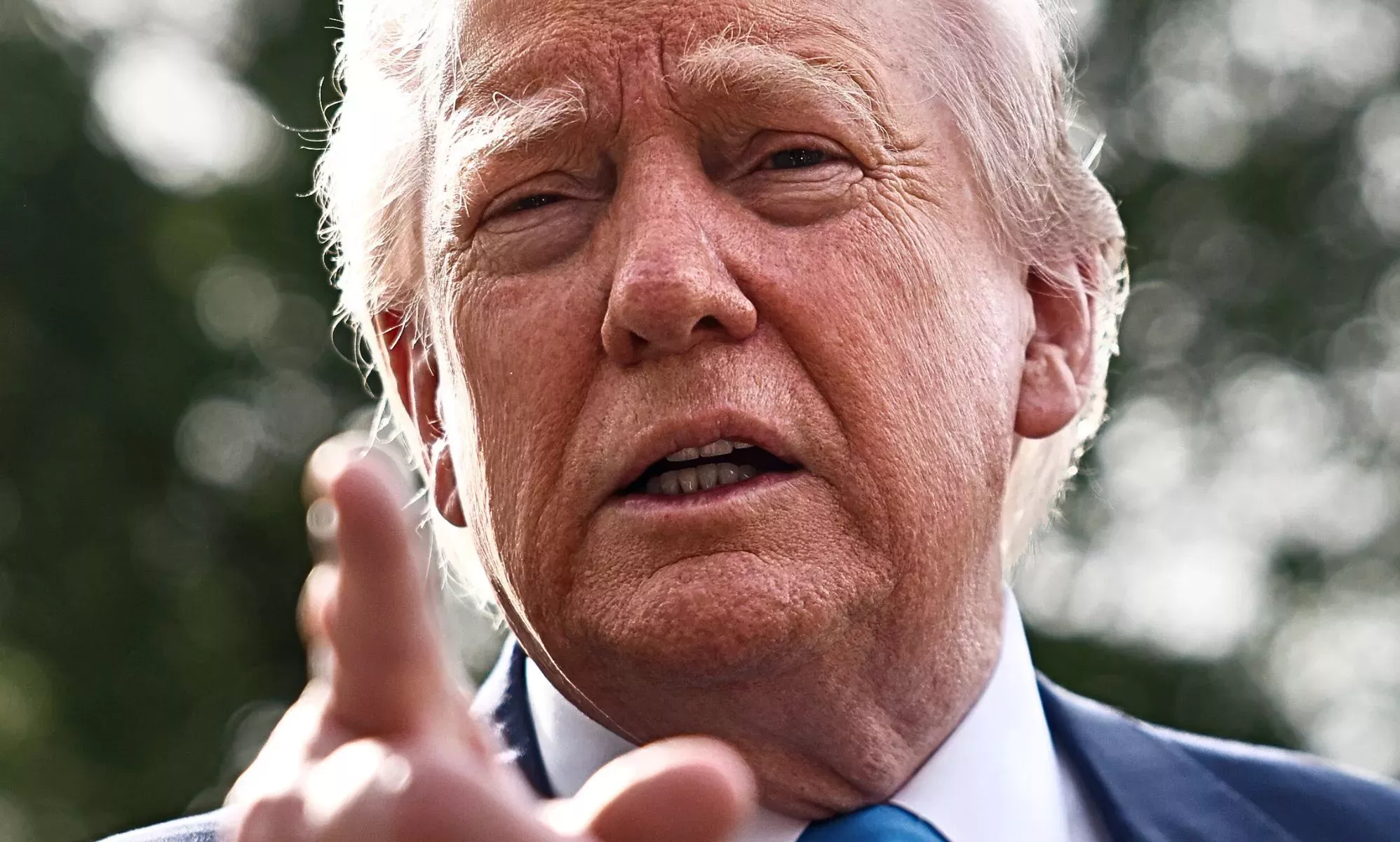 El duro presupuesto de Donald Trump costará a las personas LGBTQ+ 2.67 mil millones de dólares, afirman expertos