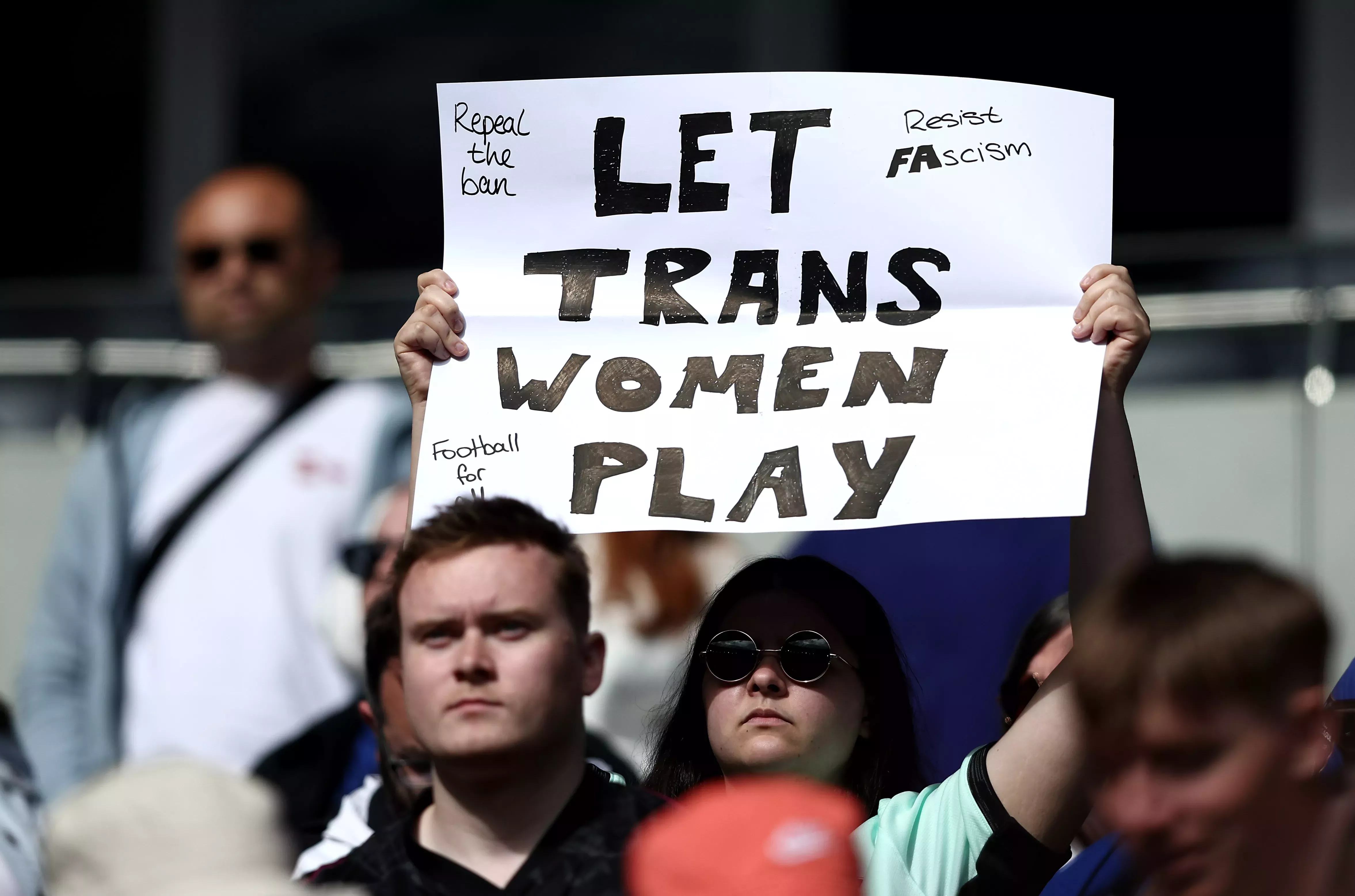 Docenas de clubes se oponen a la ‘vergonzosa’ prohibición de la FA sobre las mujeres trans en el fútbol femenino