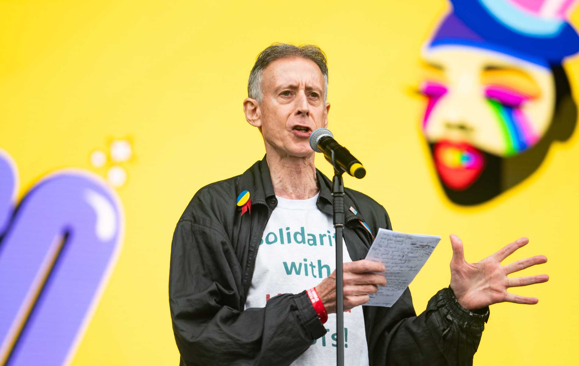 Peter Tatchell ‘forzadamente expulsado’ por la policía del desfile Birmingham Pride
