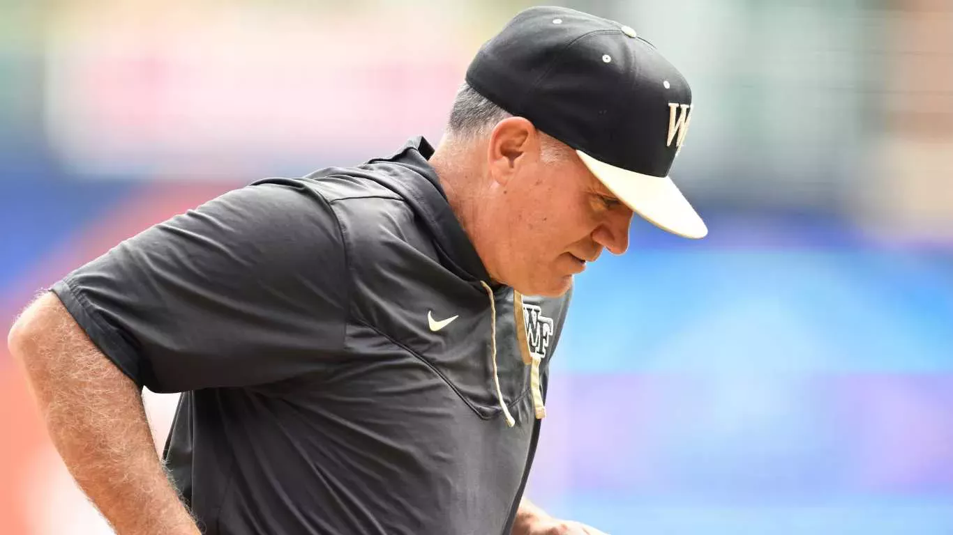 El entrenador de béisbol se disculpa tras ser grabado utilizando un término antigay