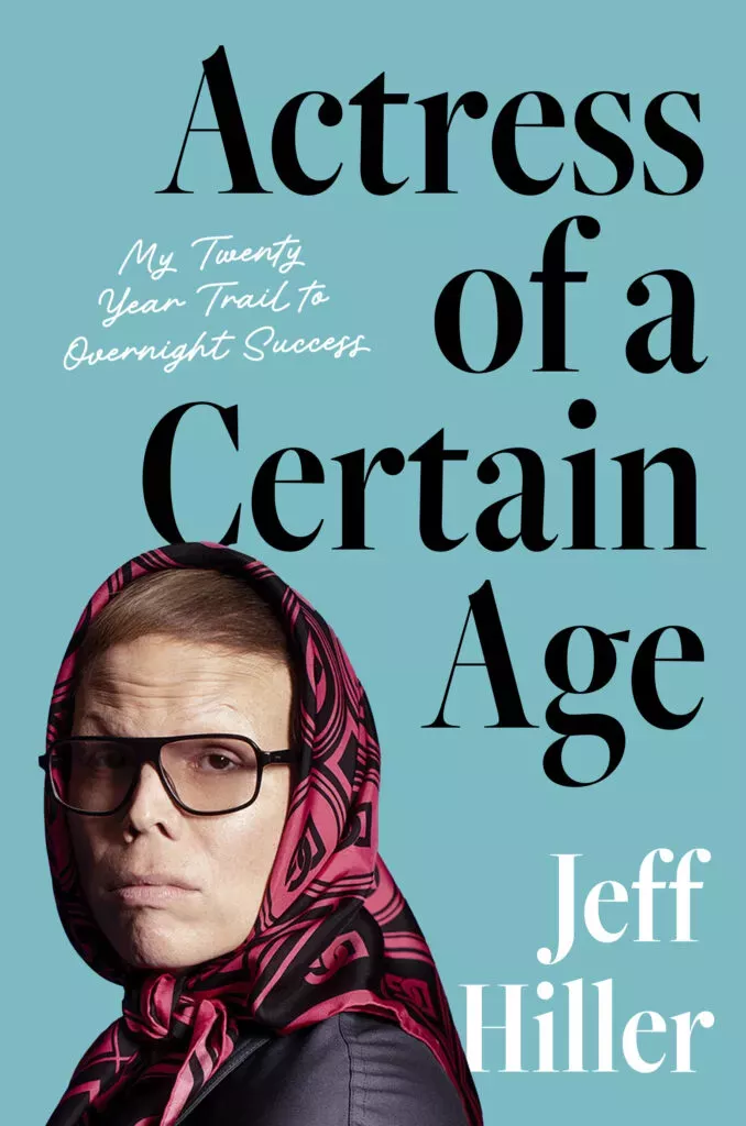 Jeff Hiller está Liderando con Risas