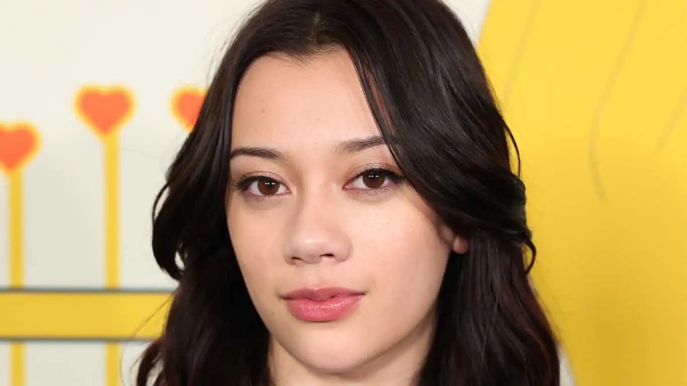 La estrella de KATSEYE se declara públicamente solo semanas después de su compañera de banda