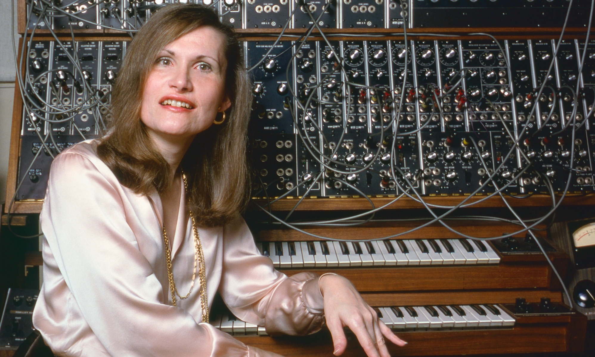 Conoce a la legendaria pionera musical Wendy Carlos – la primera mujer trans en ganar un Grammy