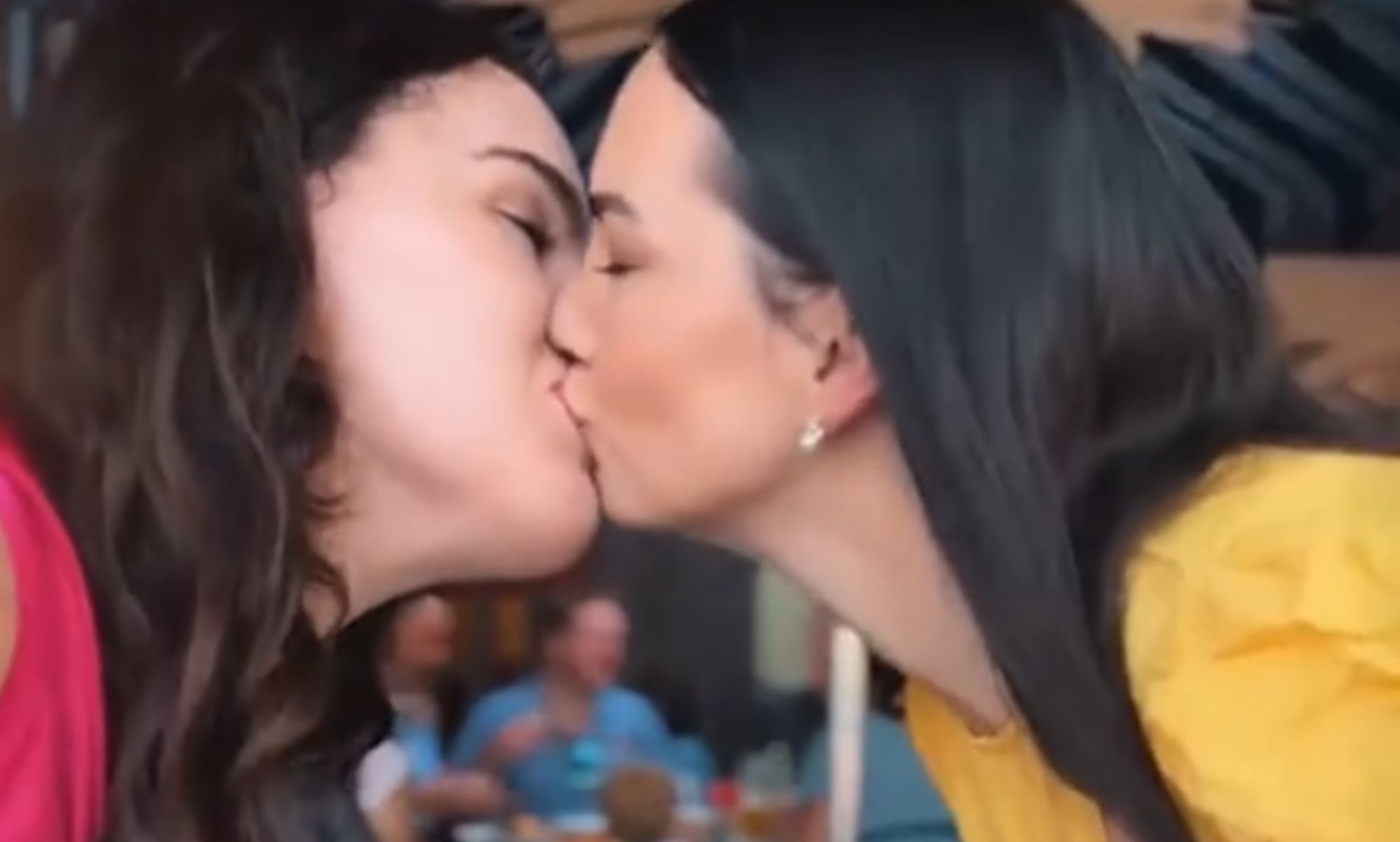 Pareja mormona ‘más fuerte’ que nunca después de que uno de ellos saliera como trans