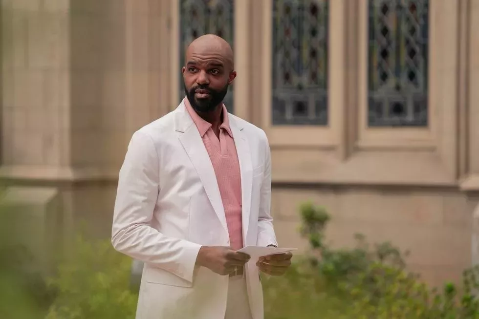 Carl Clemons-Hopkins en Hacks.